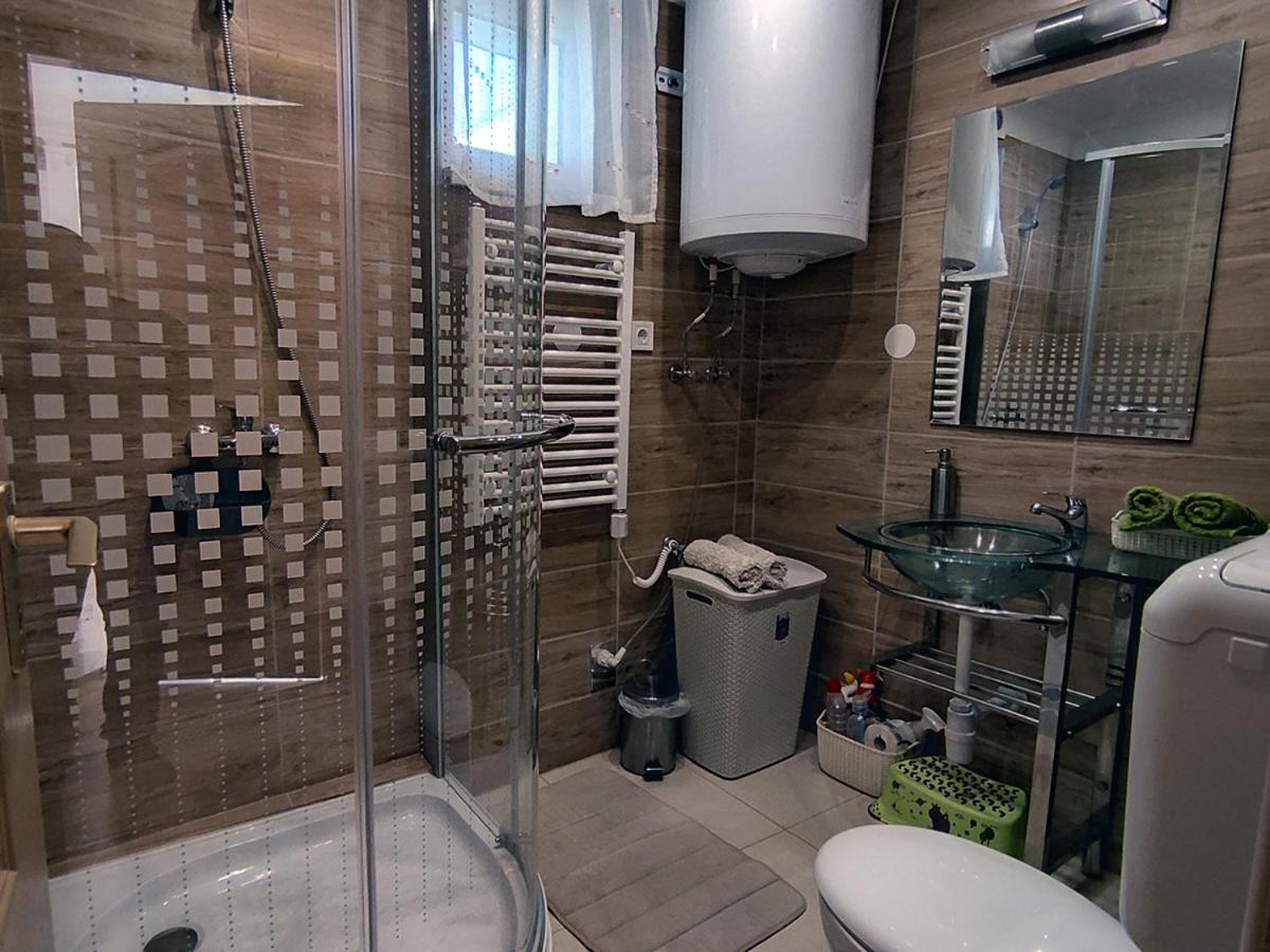 White Stone Apartman ไฮจ์ดุสโซบอสโล ภายนอก รูปภาพ