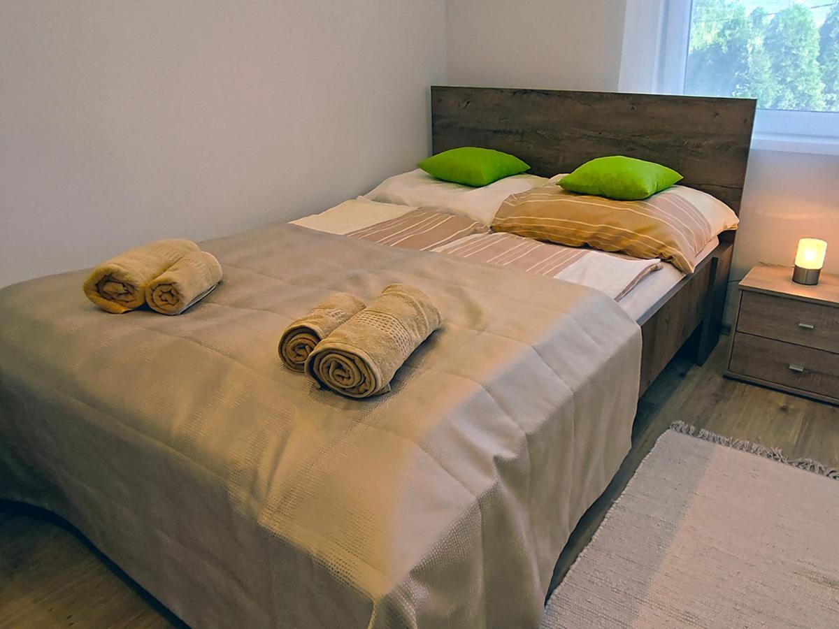 White Stone Apartman ไฮจ์ดุสโซบอสโล ภายนอก รูปภาพ