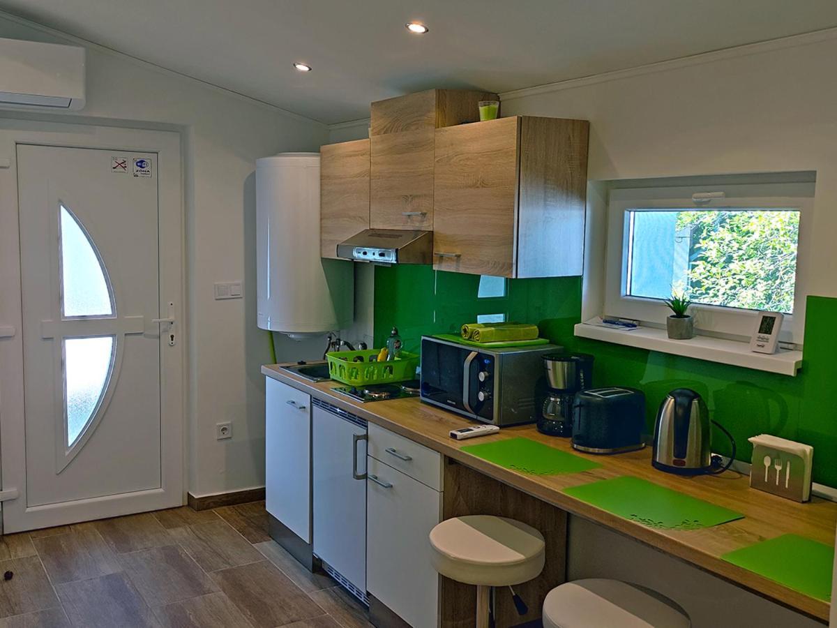 White Stone Apartman ไฮจ์ดุสโซบอสโล ภายนอก รูปภาพ
