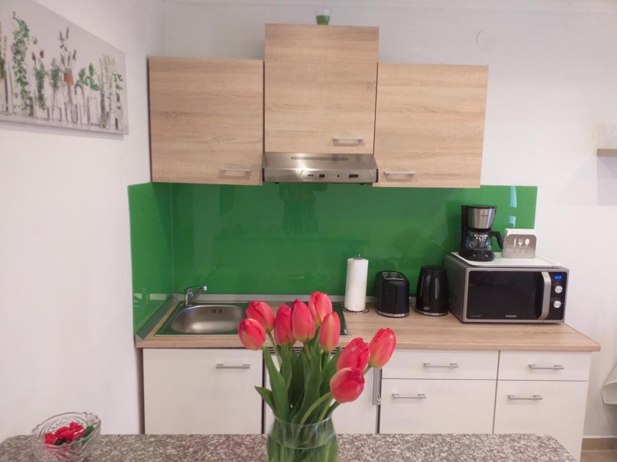 White Stone Apartman ไฮจ์ดุสโซบอสโล ภายนอก รูปภาพ