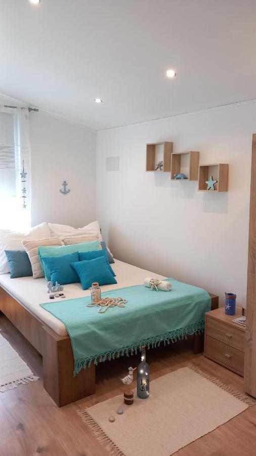 White Stone Apartman ไฮจ์ดุสโซบอสโล ภายนอก รูปภาพ