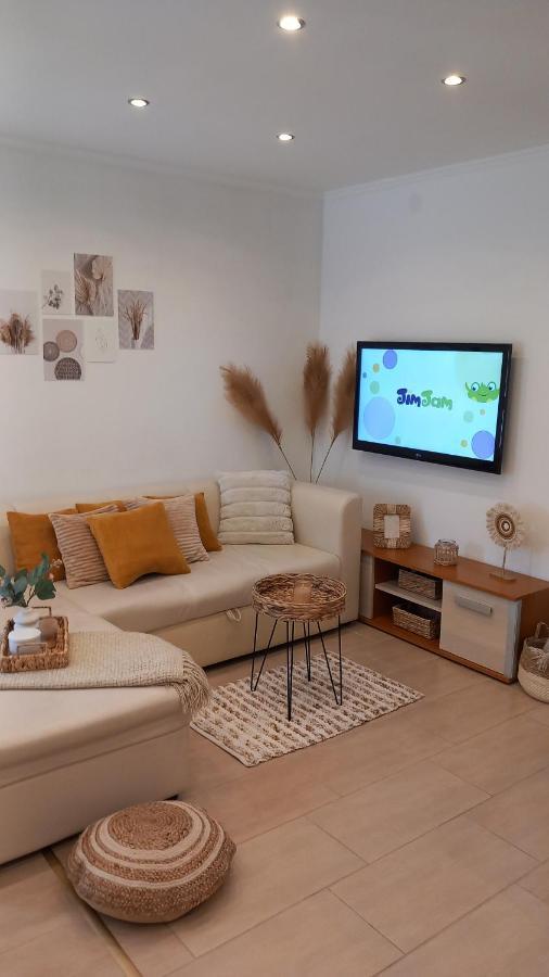 White Stone Apartman ไฮจ์ดุสโซบอสโล ภายนอก รูปภาพ