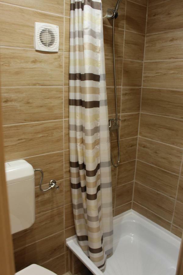 White Stone Apartman ไฮจ์ดุสโซบอสโล ภายนอก รูปภาพ
